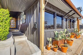 Creekside Cottage w/ Deck & Hot Tub in Belton