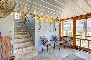 Creekside Cottage w/ Deck & Hot Tub in Belton