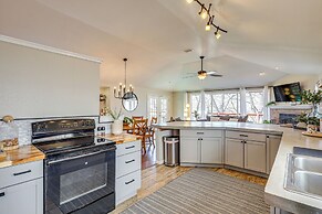 Creekside Cottage w/ Deck & Hot Tub in Belton