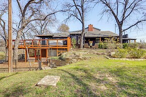 Creekside Cottage w/ Deck & Hot Tub in Belton