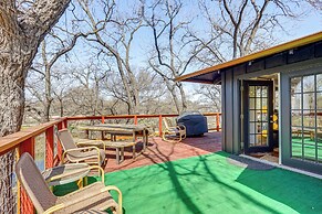 Creekside Cottage w/ Deck & Hot Tub in Belton