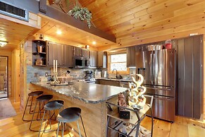 Fire Pit, Hot Tub & Grill: Murphy Family Retreat!