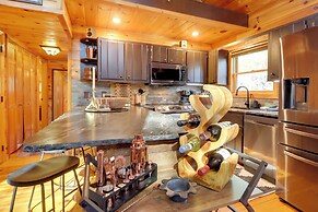 Fire Pit, Hot Tub & Grill: Murphy Family Retreat!