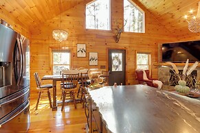 Fire Pit, Hot Tub & Grill: Murphy Family Retreat!