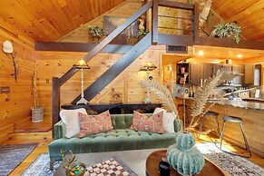 Fire Pit, Hot Tub & Grill: Murphy Family Retreat!