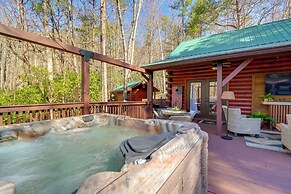 Fire Pit, Hot Tub & Grill: Murphy Family Retreat!