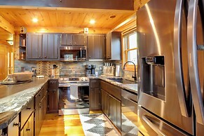 Fire Pit, Hot Tub & Grill: Murphy Family Retreat!