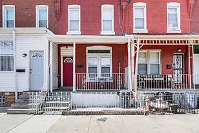 1 Mi to Philadelphia Zoo: Convenient Townhome!