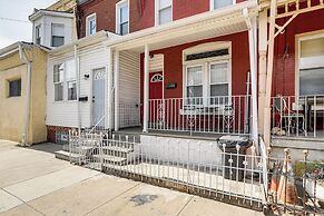 1 Mi to Philadelphia Zoo: Convenient Townhome!