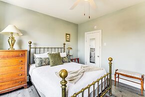 1 Mi to Philadelphia Zoo: Convenient Townhome!