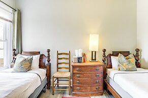 1 Mi to Philadelphia Zoo: Convenient Townhome!