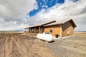 Wraparound Deck: Newly Built Home in Grangeville!