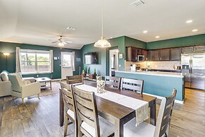 Shop, Dine & Unwind: Pet-friendly Home in Austin!