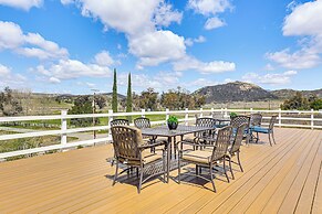 Near Ramona Wineries: Mtn-view Haven w/ Large Yard
