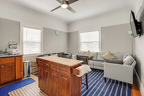 8 Mi to Bay Bridge: Couple's Getaway w/ Mtn Views!