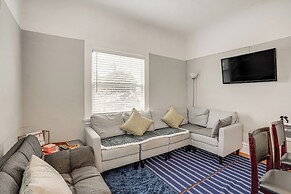 8 Mi to Bay Bridge: Couple's Getaway w/ Mtn Views!