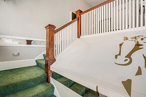 8 Mi to Bay Bridge: Couple's Getaway w/ Mtn Views!