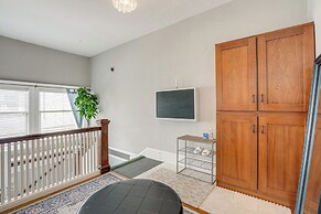 8 Mi to Bay Bridge: Couple's Getaway w/ Mtn Views!