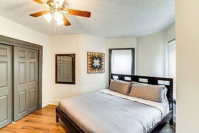 Walkable Location: Welcoming Unit in Omaha