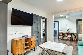 Walkable Location: Welcoming Unit in Omaha