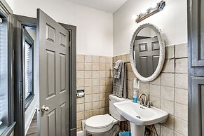 Walkable Location: Welcoming Unit in Omaha