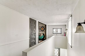 Walkable Location: Welcoming Unit in Omaha