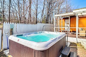 Hot Tub & Seasonal Pool: Family Getaway in Cresco