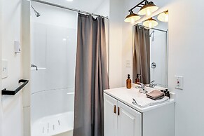 Hot Tub & Seasonal Pool: Family Getaway in Cresco