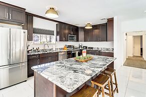 Hot Tub & Seasonal Pool: Family Getaway in Cresco