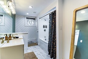 Hot Tub & Seasonal Pool: Family Getaway in Cresco