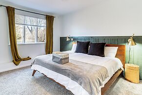 Hot Tub & Seasonal Pool: Family Getaway in Cresco