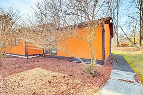 Hot Tub & Seasonal Pool: Family Getaway in Cresco