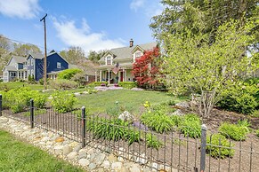 Walk to Main St & Parks: Zionsville Village Home