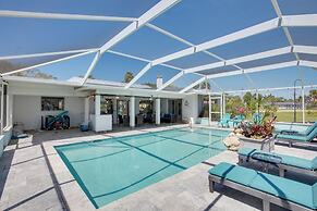2 Mi to Beach: Canal-front Home in Cape Coral!