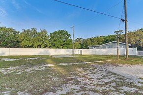 Family Getaway 11 Mi to Dtwn Tampa: Pets Welcome!