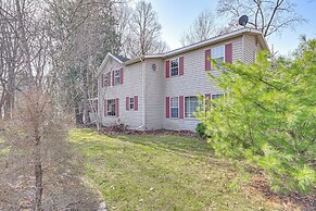 6-acre Family-friendly Getaway in Niles!