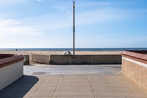 Beachside Apt With Laundry Steps to the Shore