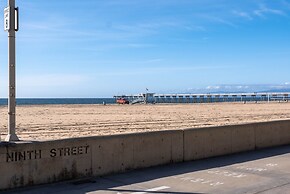 Beachside Apt With Laundry Steps to the Shore