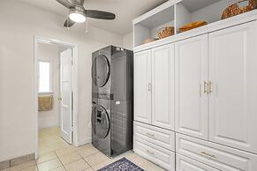 Beachside Apt With Laundry Steps to the Shore