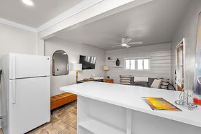 Beachside Apt With Laundry Steps to the Shore