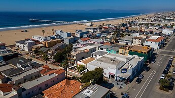 Beachside Apt With Laundry Steps to the Shore