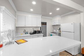 Beachside Apt With Laundry Steps to the Shore