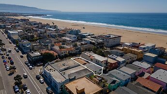 Beachside Apt With Laundry Steps to the Shore