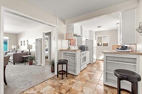 Beachside Apt With Laundry AC Patio