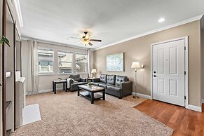 New Cozy 1BR Apt With Gym Sauna Heated Pool Access