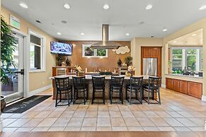 New Cozy 1BR Apt With Gym Sauna Heated Pool Access