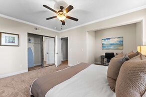 New Cozy 1BR Apt With Gym Sauna Heated Pool Access