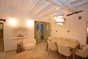 Mint Villa by Checkin