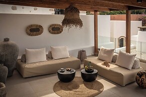 Mint Villa by Checkin