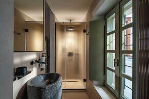 Mint Villa by Checkin